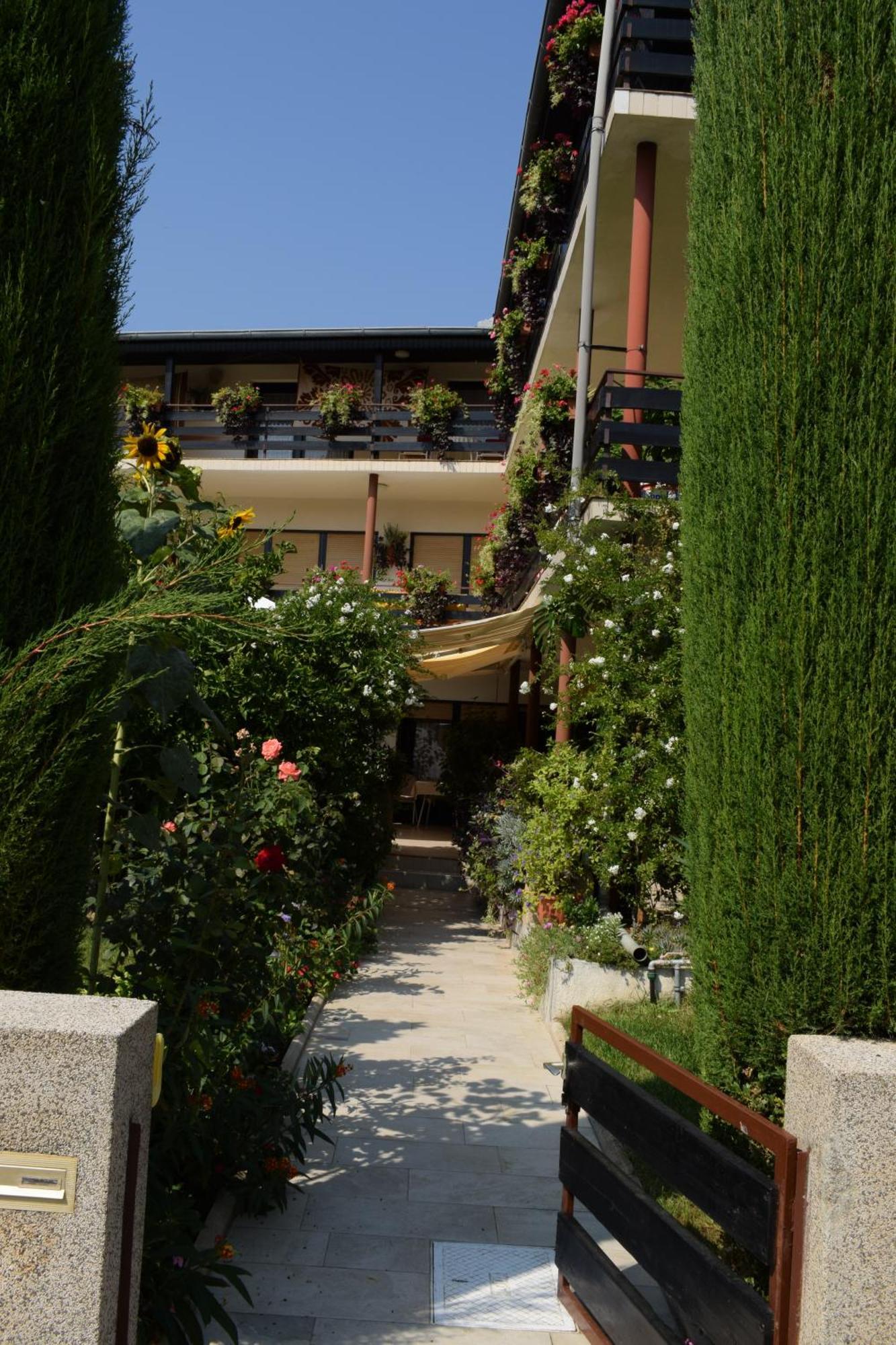 Rooms Vila Mautner Vodice Exteriör bild