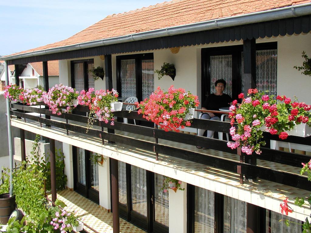 Rooms Vila Mautner Vodice Exteriör bild