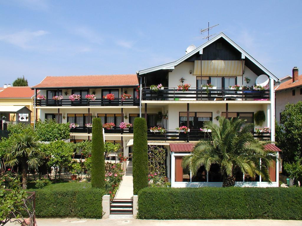 Rooms Vila Mautner Vodice Exteriör bild