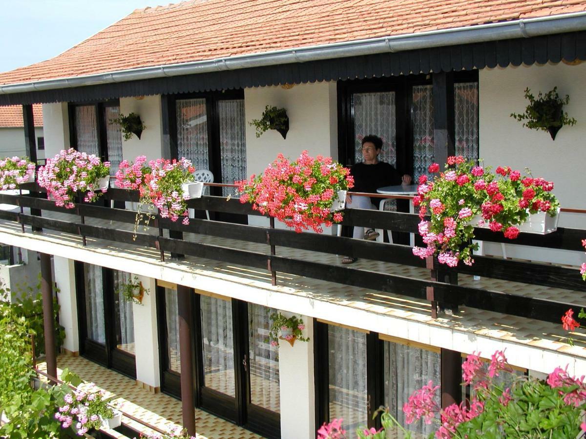 Rooms Vila Mautner Vodice Exteriör bild