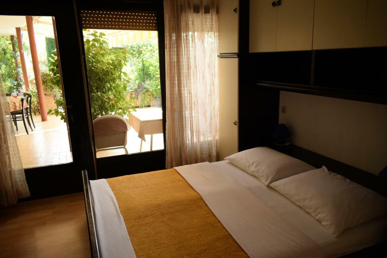 Rooms Vila Mautner Vodice Exteriör bild